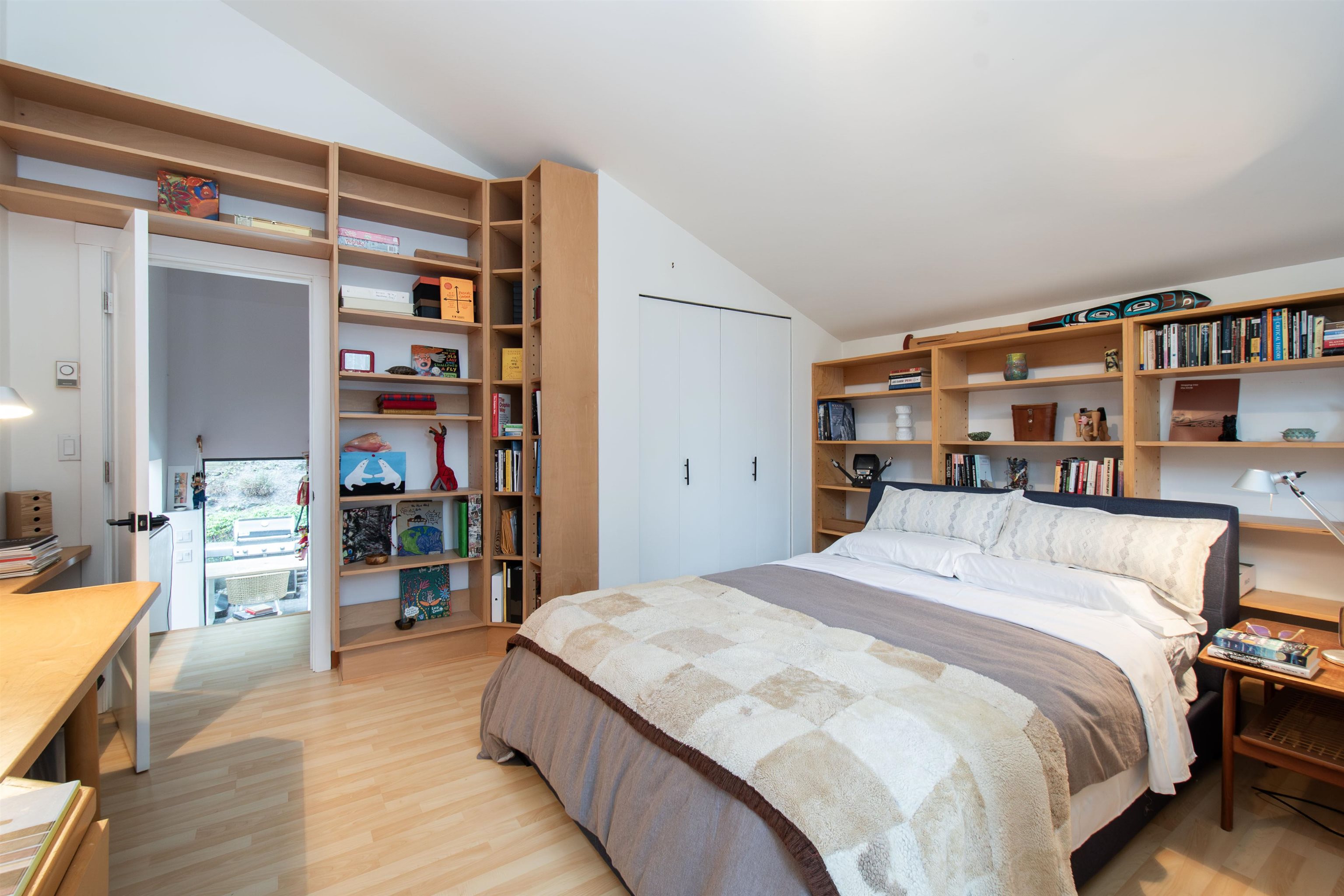 Listing image of 1043 KINLOCH LANE