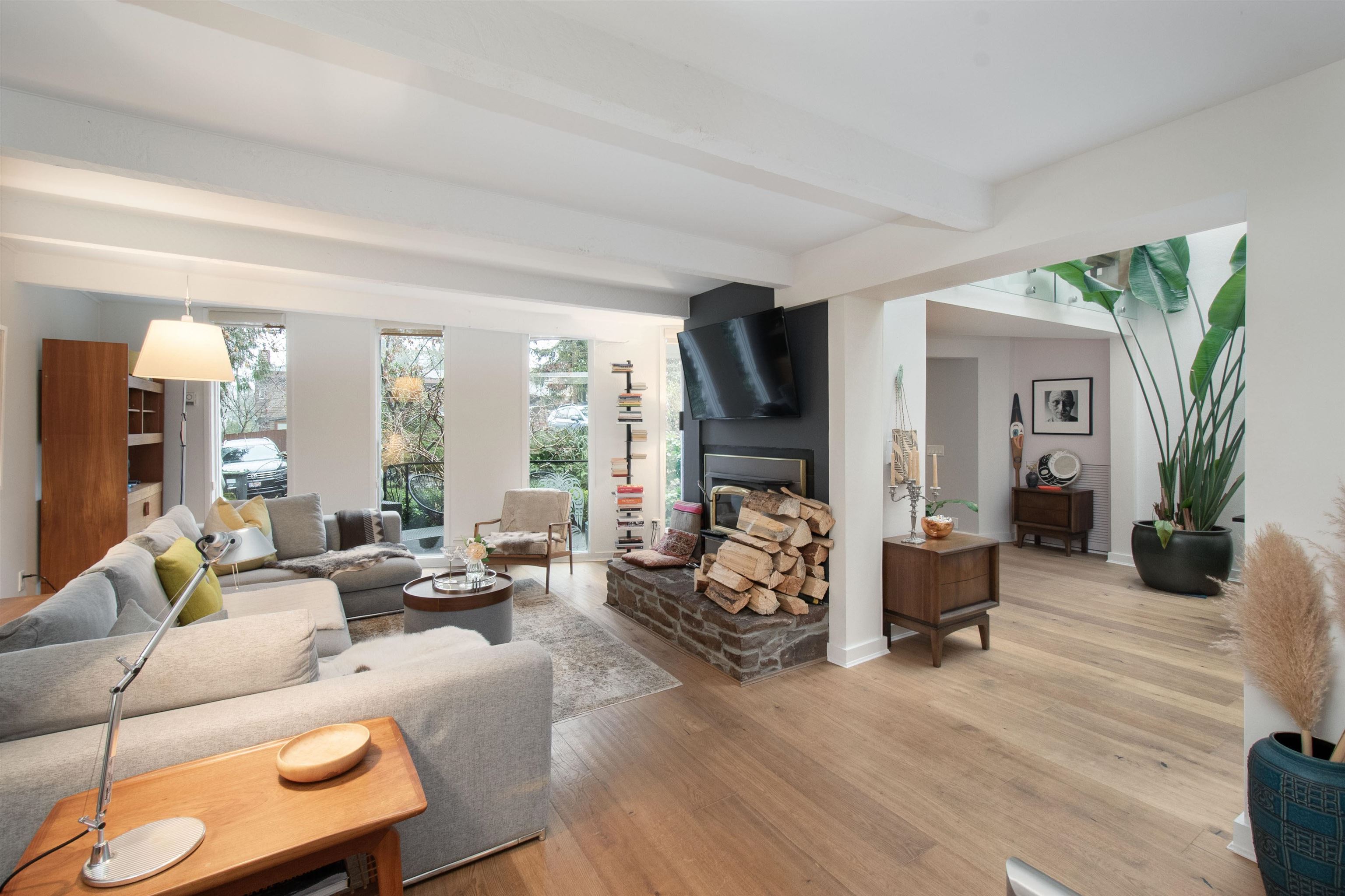 Listing image of 1043 KINLOCH LANE