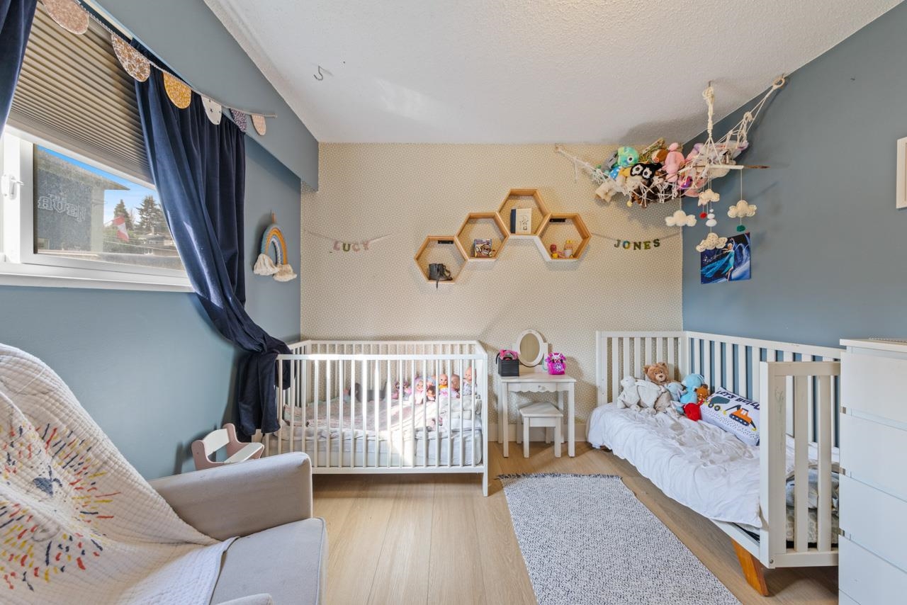 Listing image of 1110 DEEP COVE ROAD