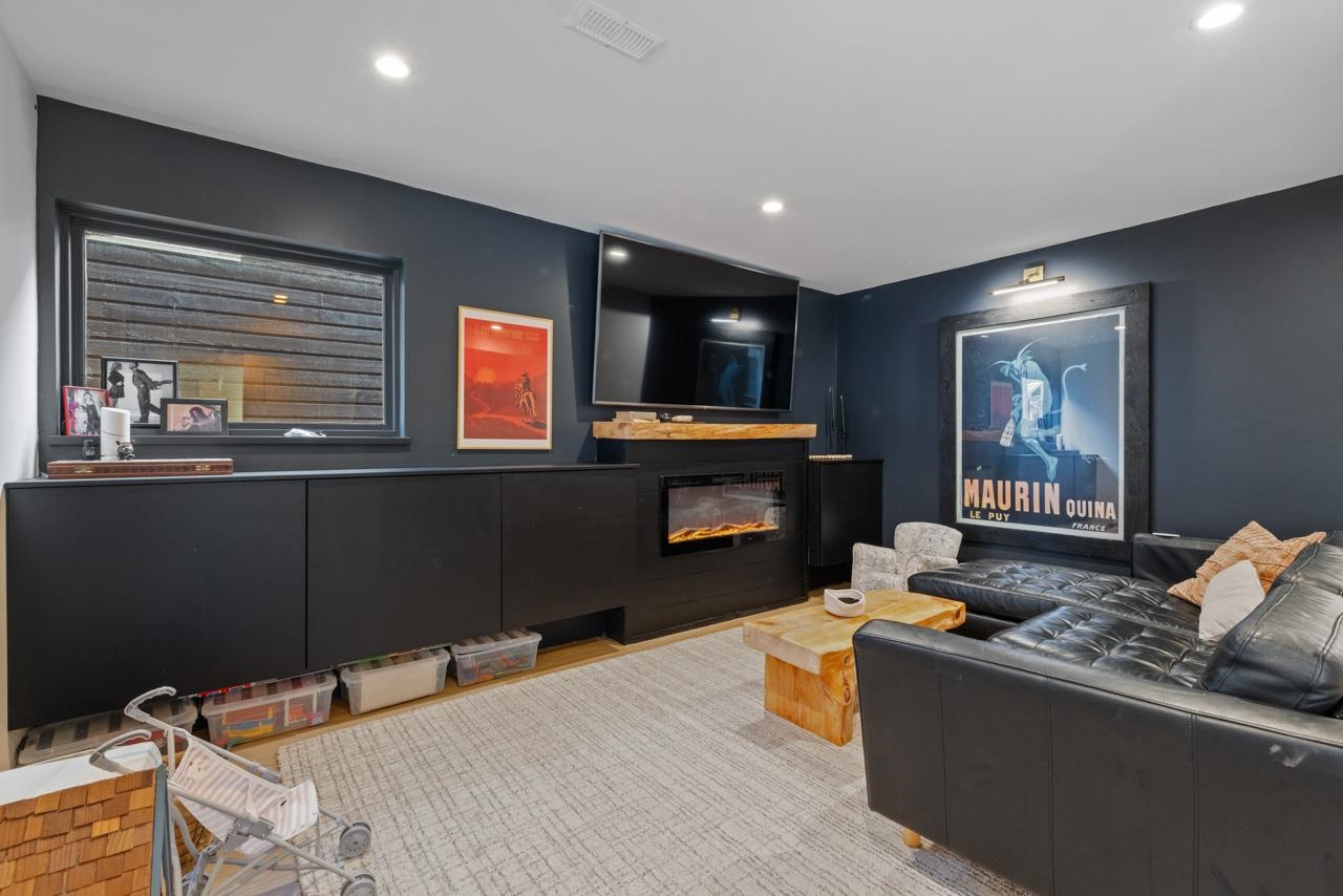 Listing image of 1110 DEEP COVE ROAD