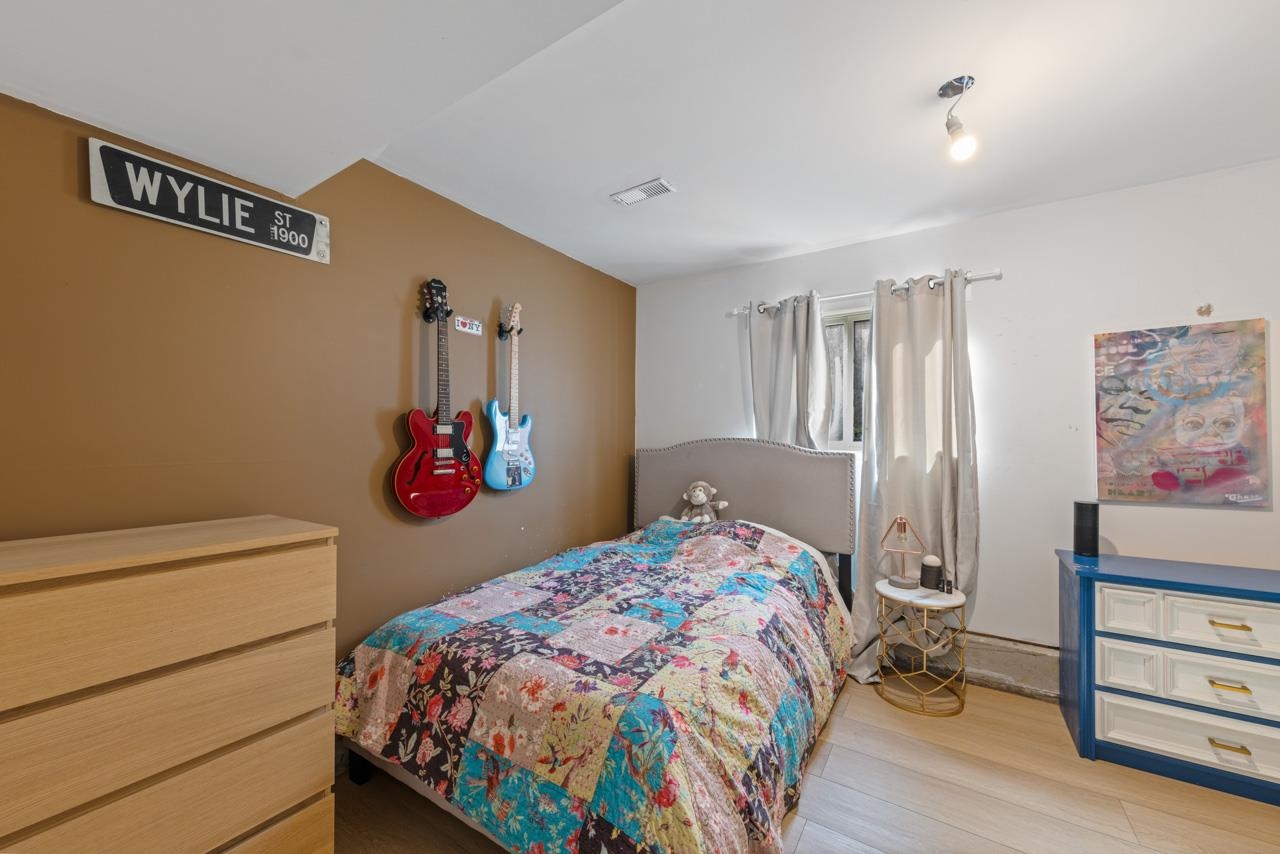Listing image of 1110 DEEP COVE ROAD