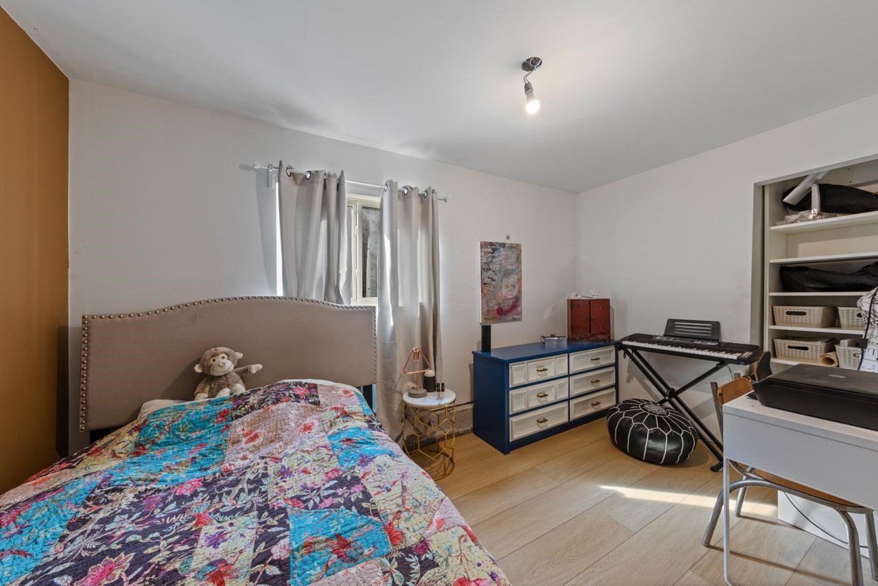 Listing image of 1110 DEEP COVE ROAD