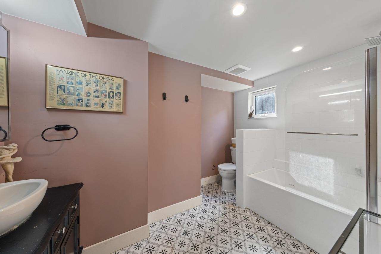 Listing image of 1110 DEEP COVE ROAD