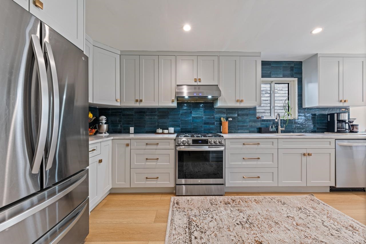 Listing image of 1110 DEEP COVE ROAD