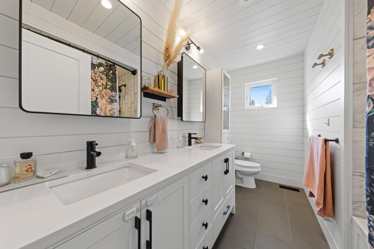Listing image of 1110 DEEP COVE ROAD