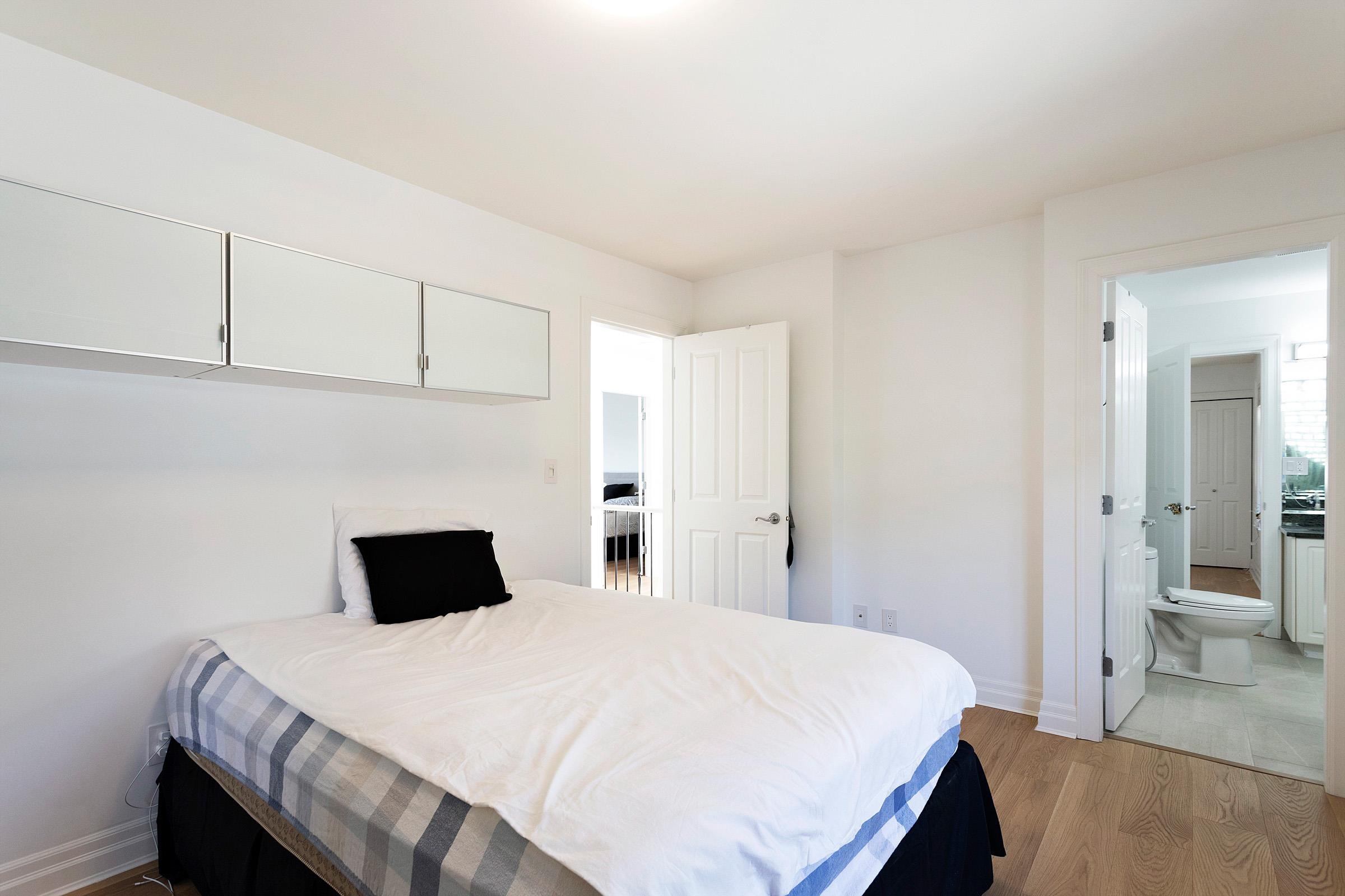 Listing image of 2459 MATHERS AVENUE
