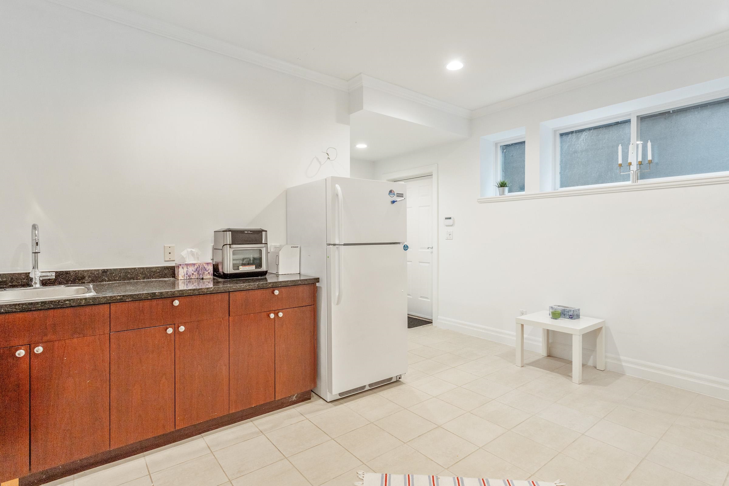 Listing image of 2459 MATHERS AVENUE