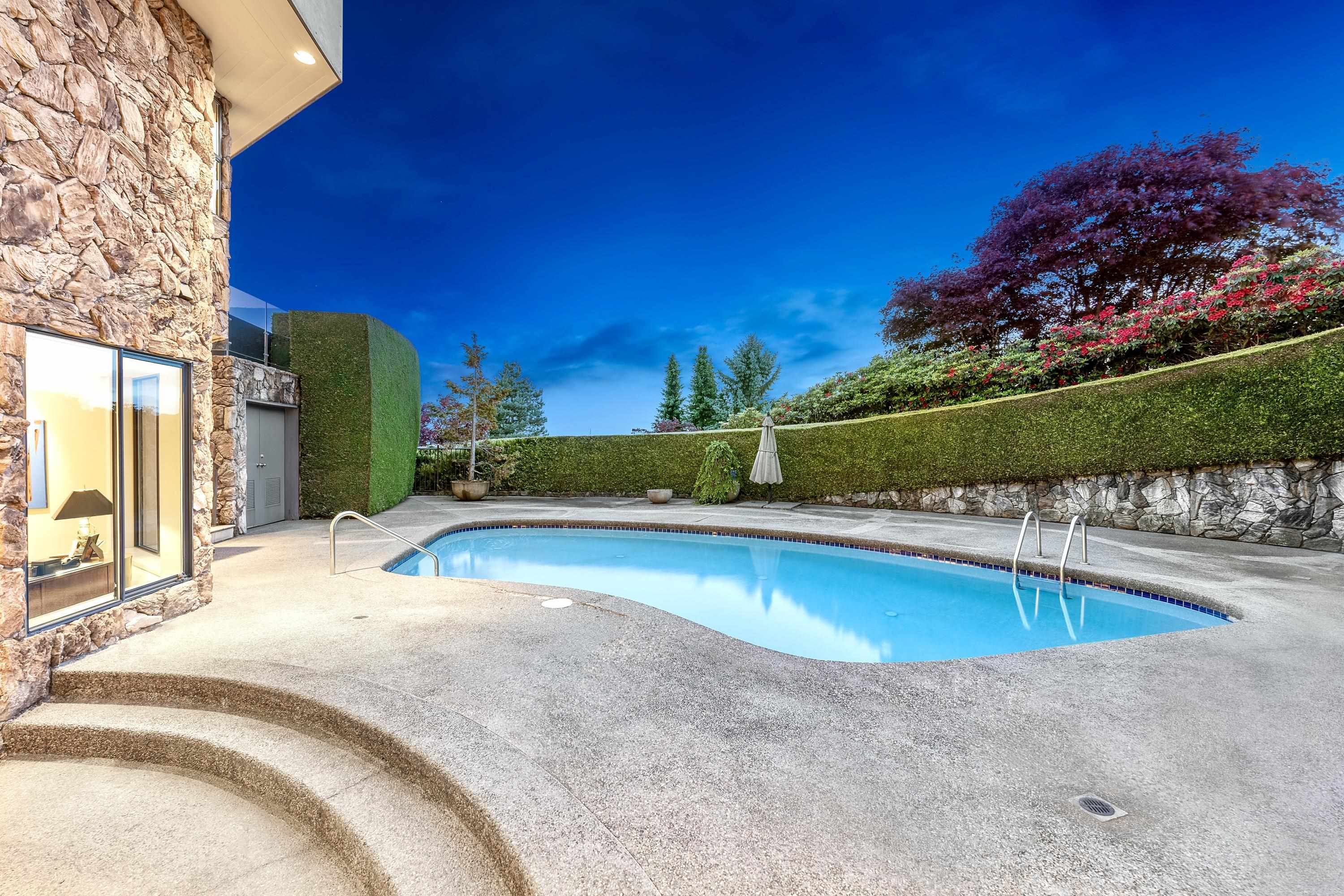 Listing image of 1485 CHARTWELL DRIVE