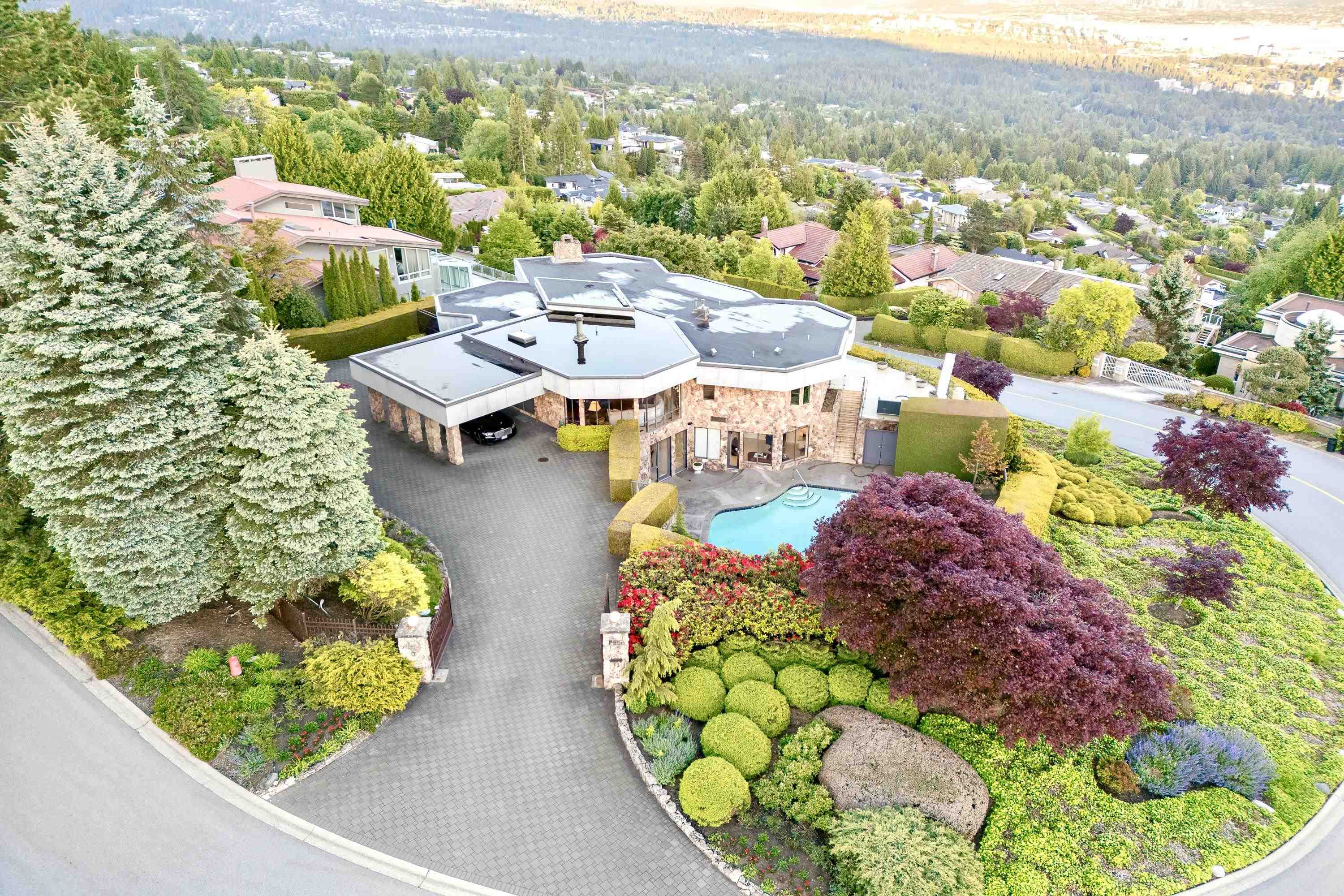 Listing image of 1485 CHARTWELL DRIVE
