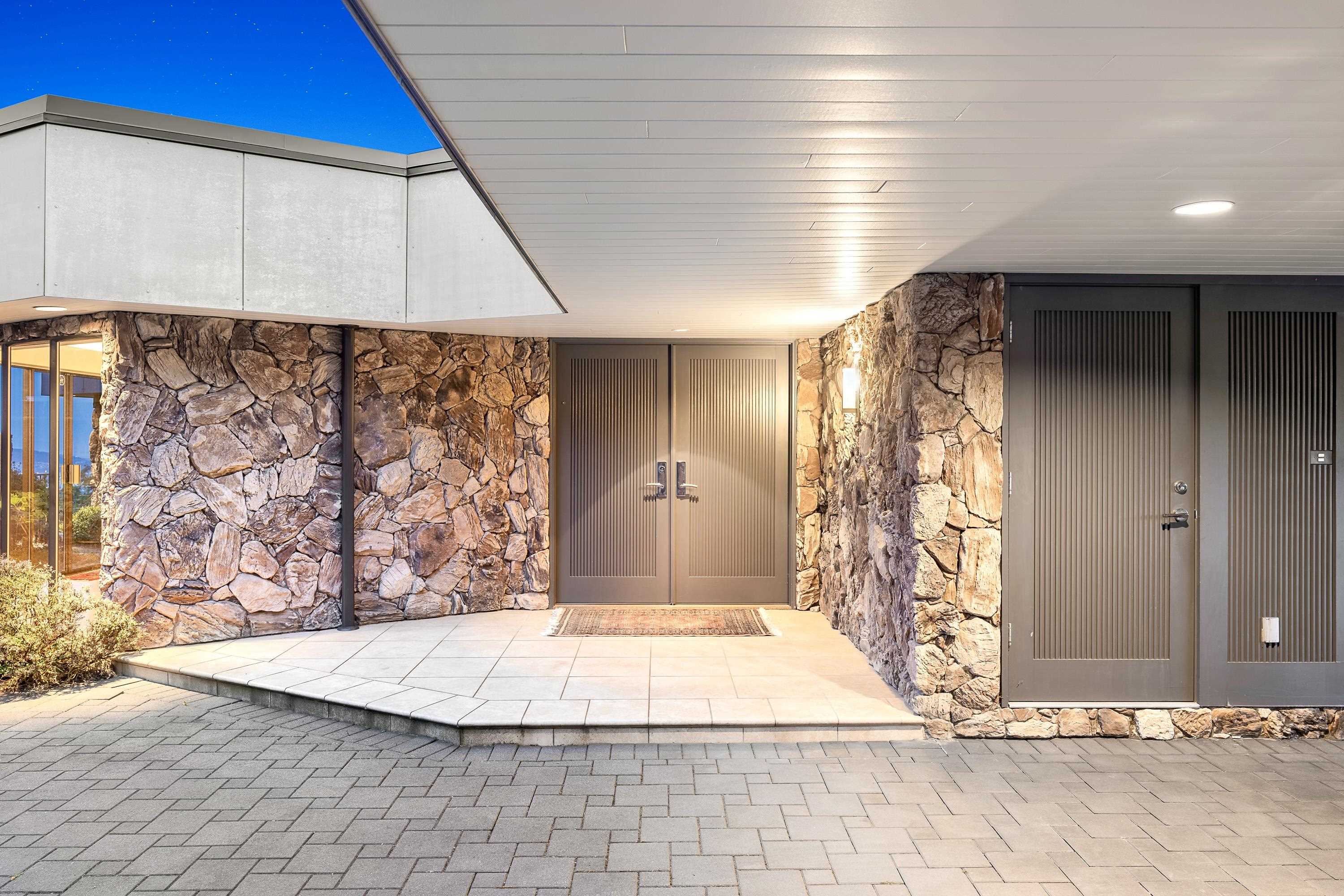 Listing image of 1485 CHARTWELL DRIVE