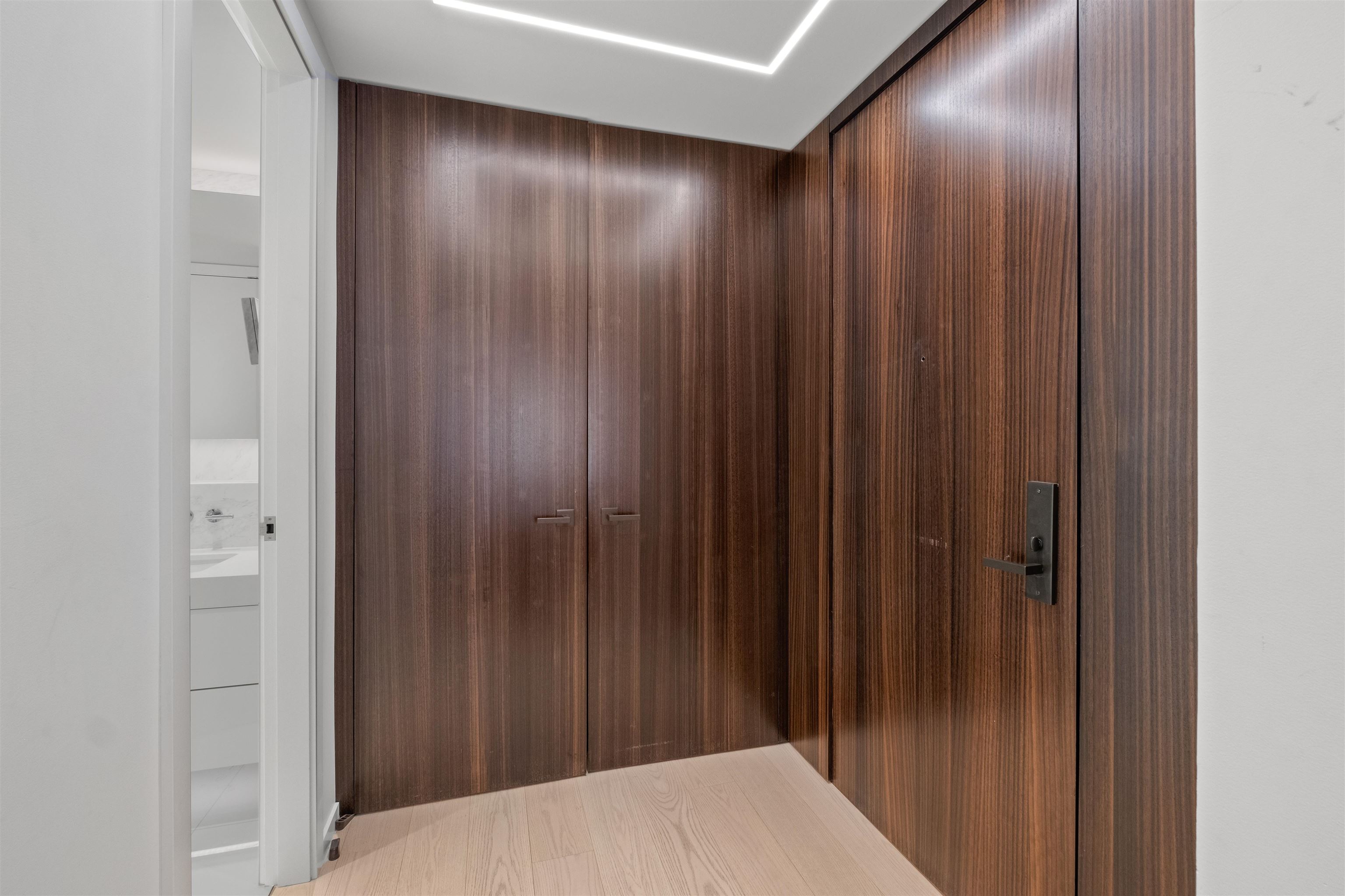Listing image of 507 1327 BELLEVUE AVENUE