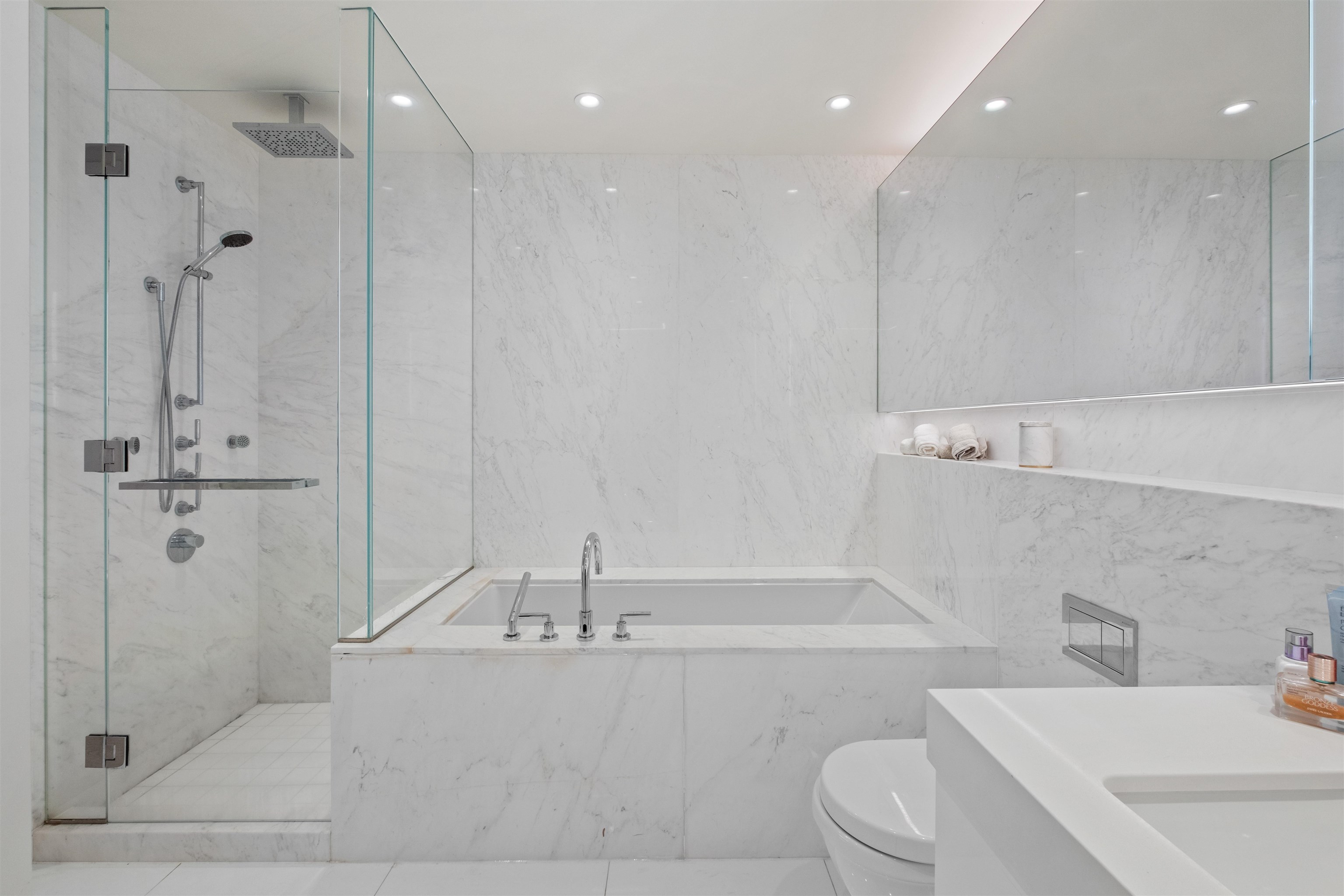 Listing image of 507 1327 BELLEVUE AVENUE