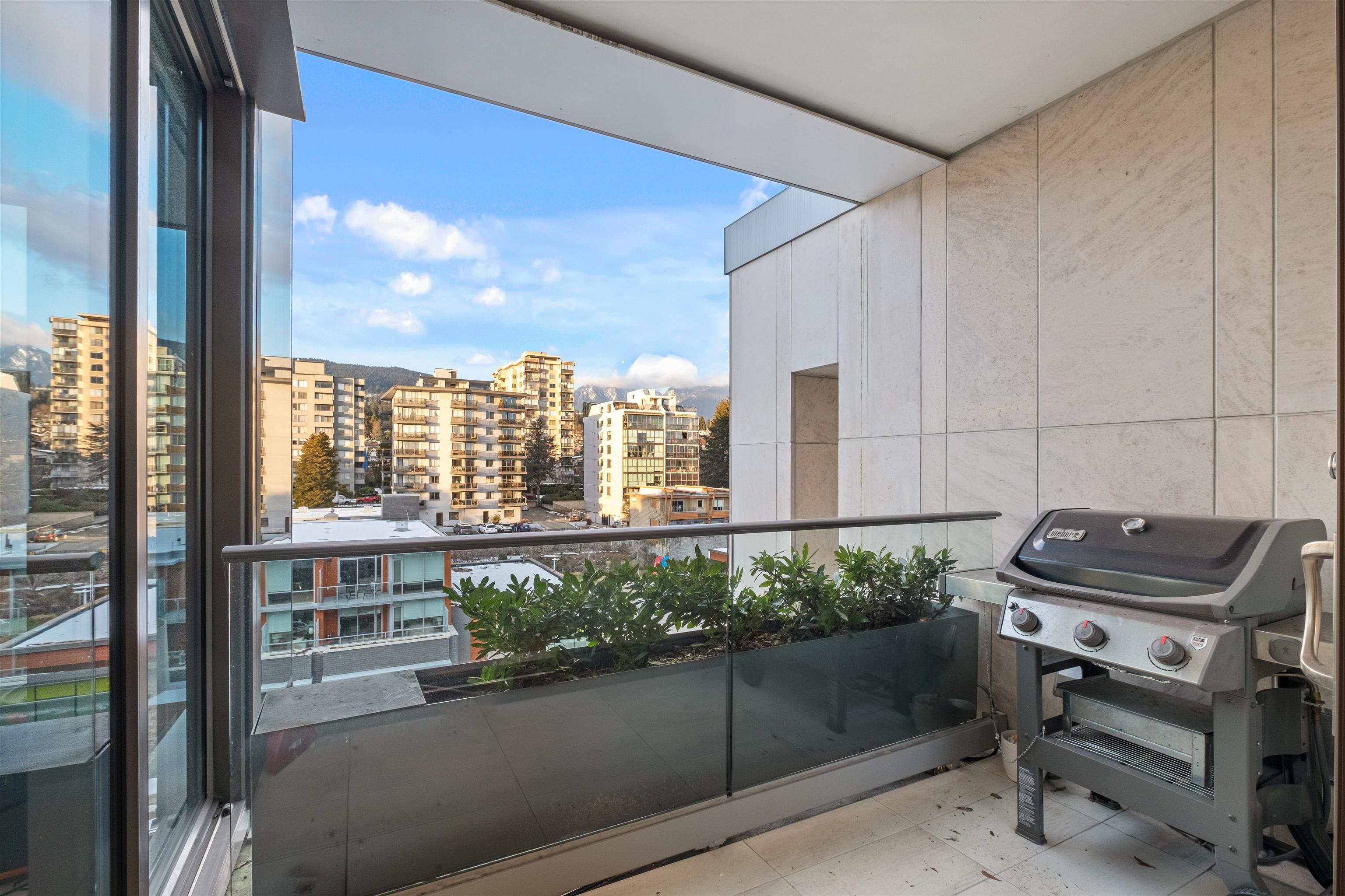 Listing image of 507 1327 BELLEVUE AVENUE