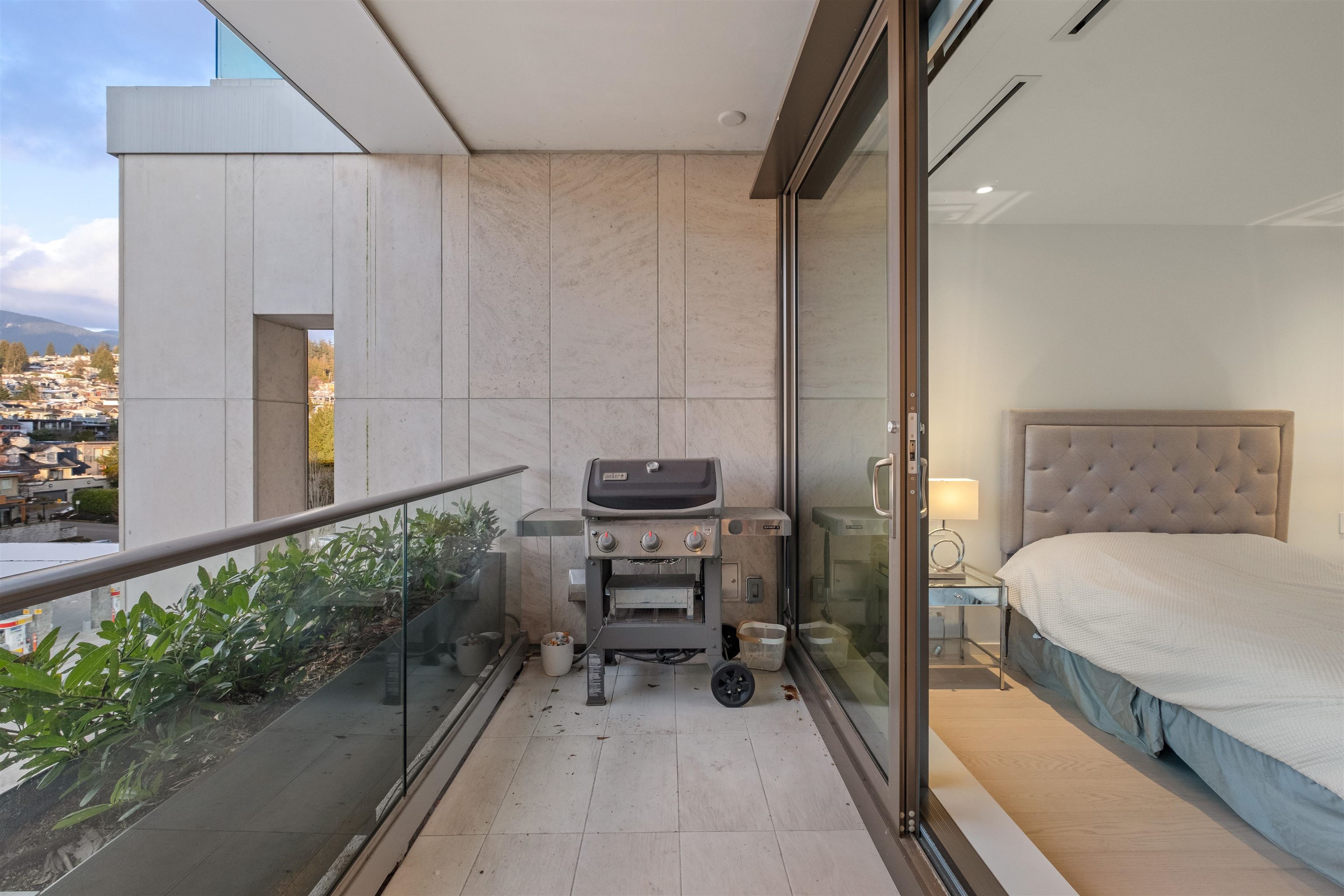 Listing image of 507 1327 BELLEVUE AVENUE