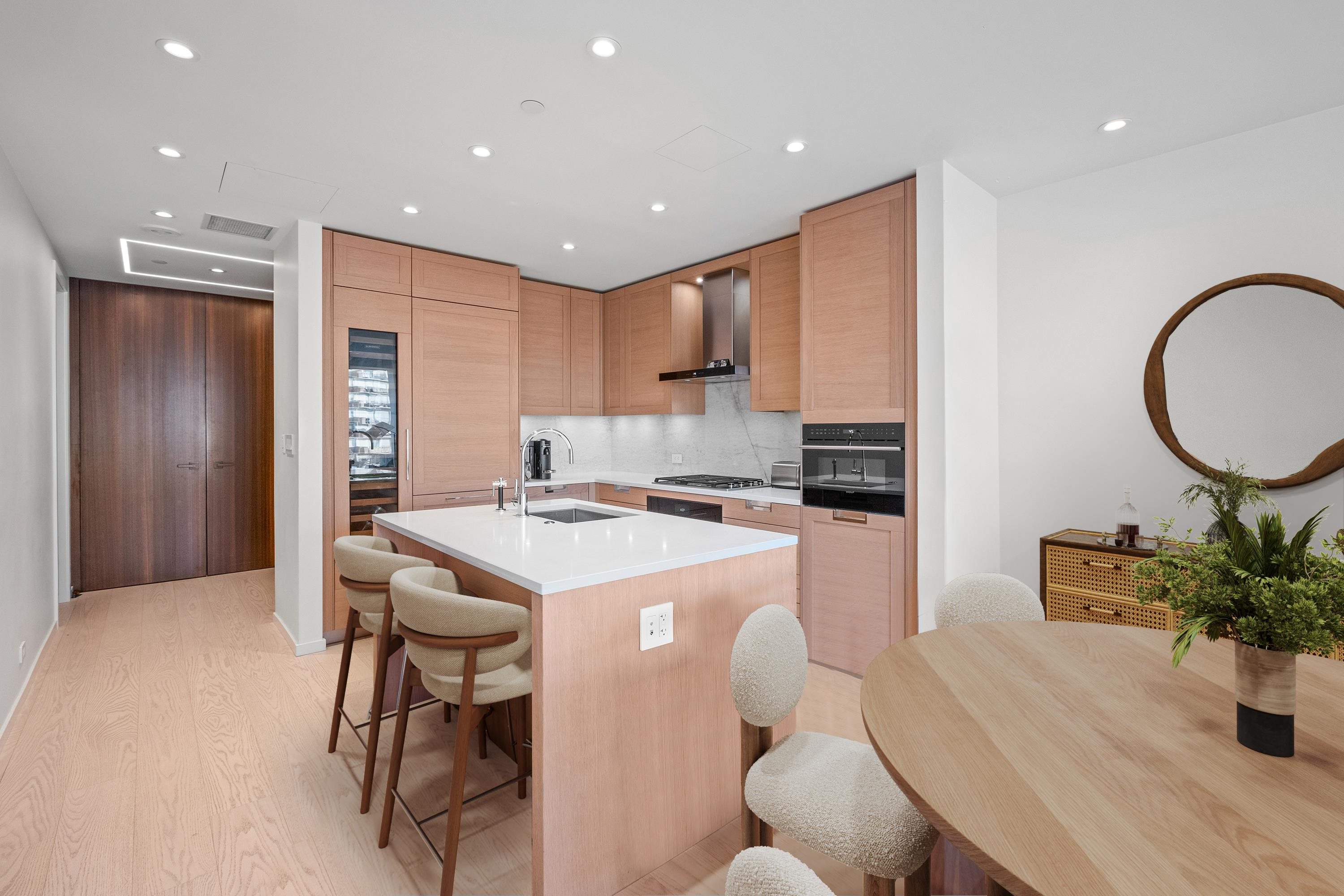 Listing image of 507 1327 BELLEVUE AVENUE
