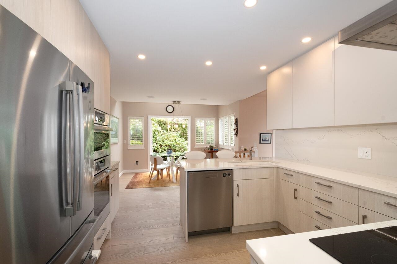 Listing image of 6739 DUFFERIN AVENUE