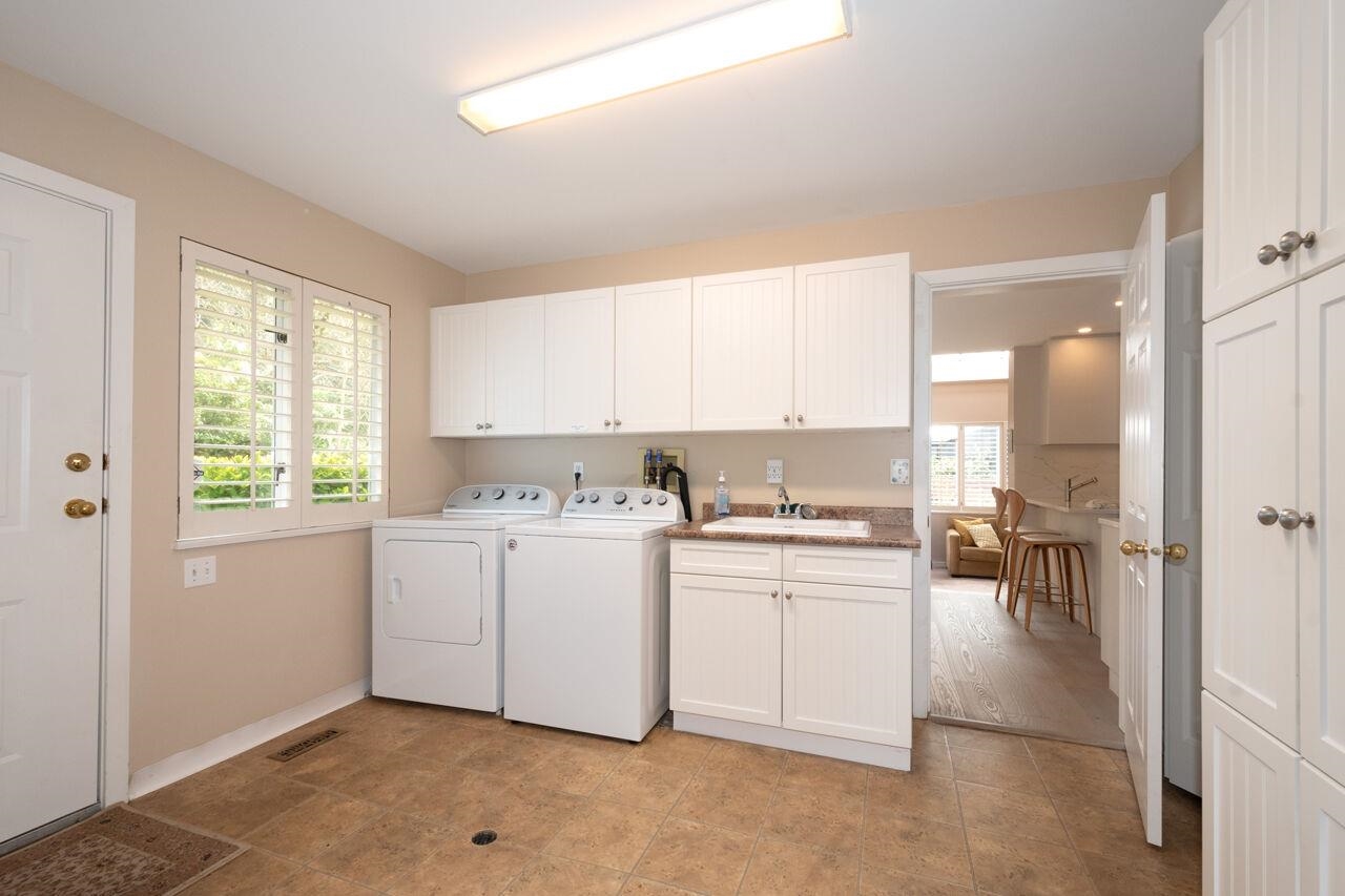 Listing image of 6739 DUFFERIN AVENUE