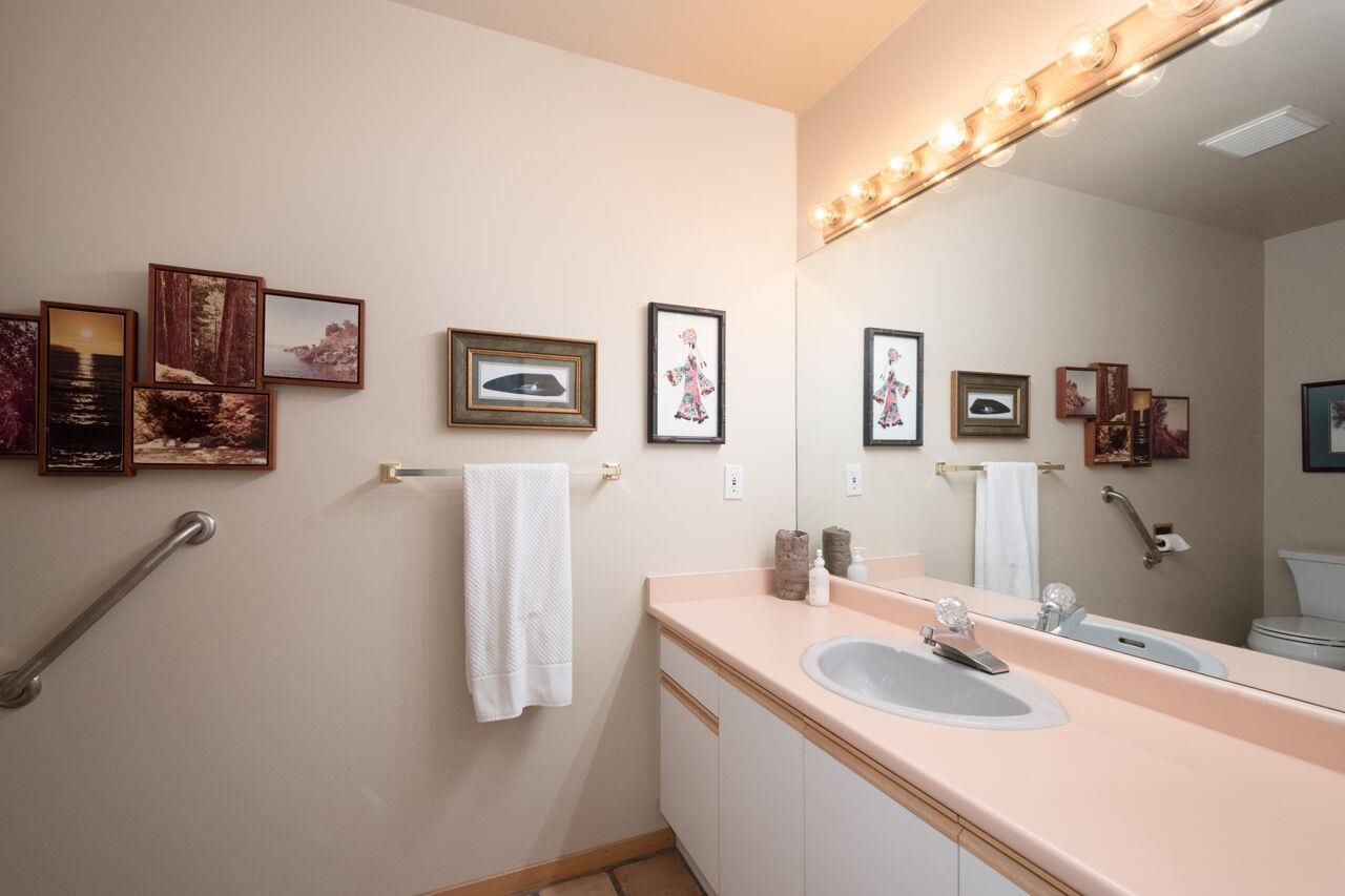 Listing image of 6739 DUFFERIN AVENUE