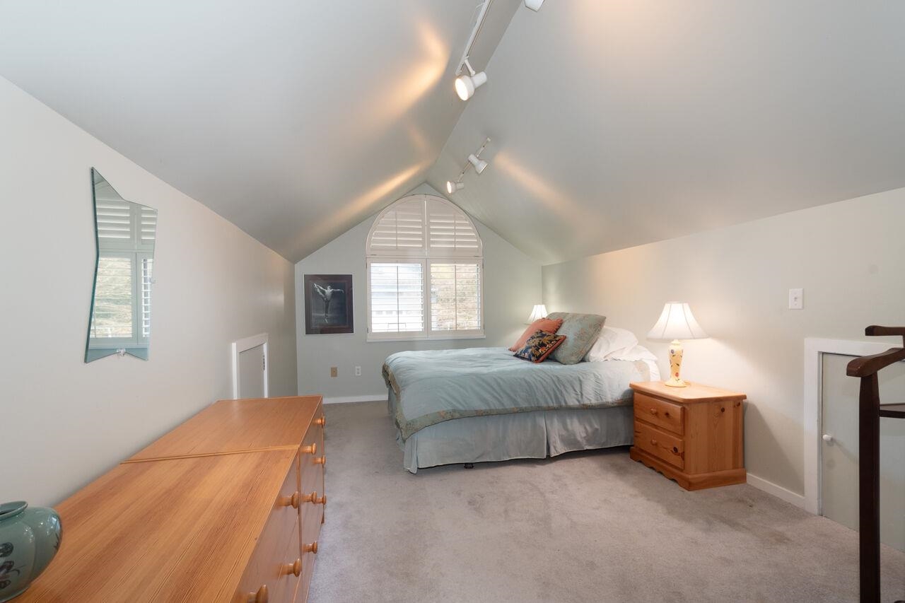 Listing image of 6739 DUFFERIN AVENUE