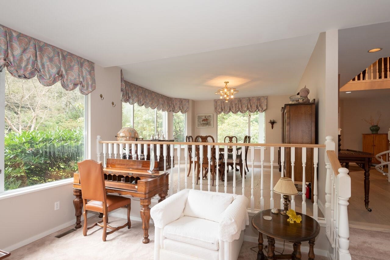 Listing image of 6739 DUFFERIN AVENUE