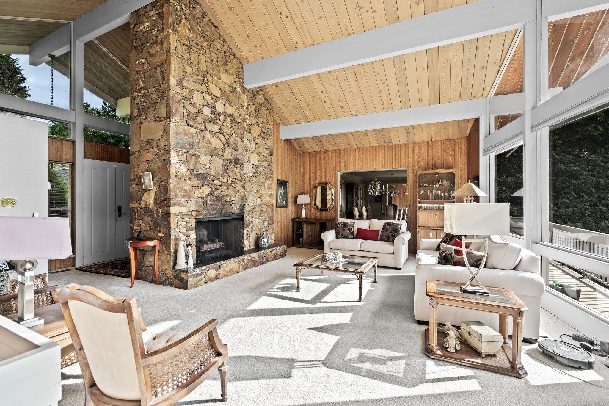 Listing image of 1192 CHARTWELL CRESCENT