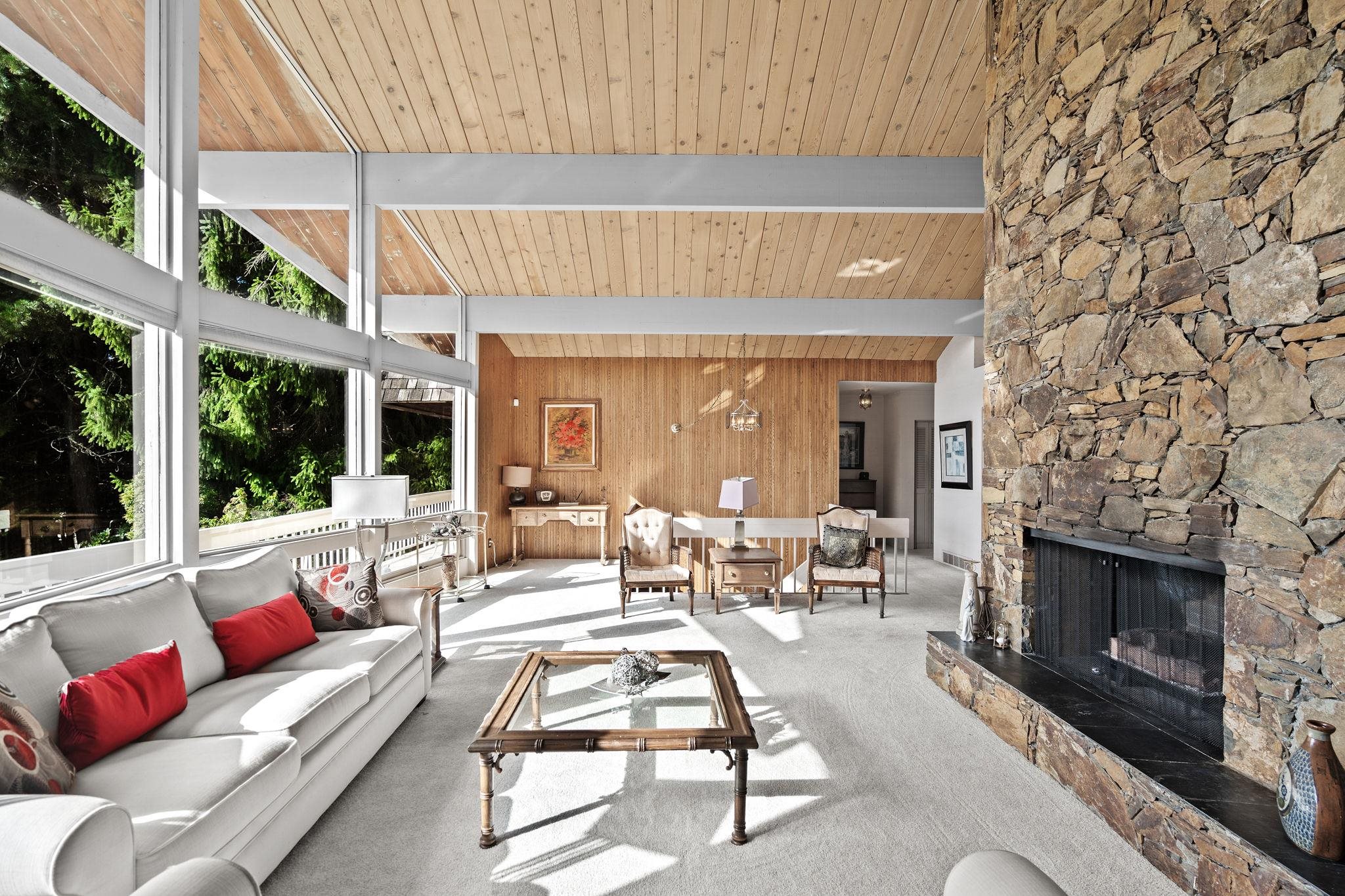 Listing image of 1192 CHARTWELL CRESCENT