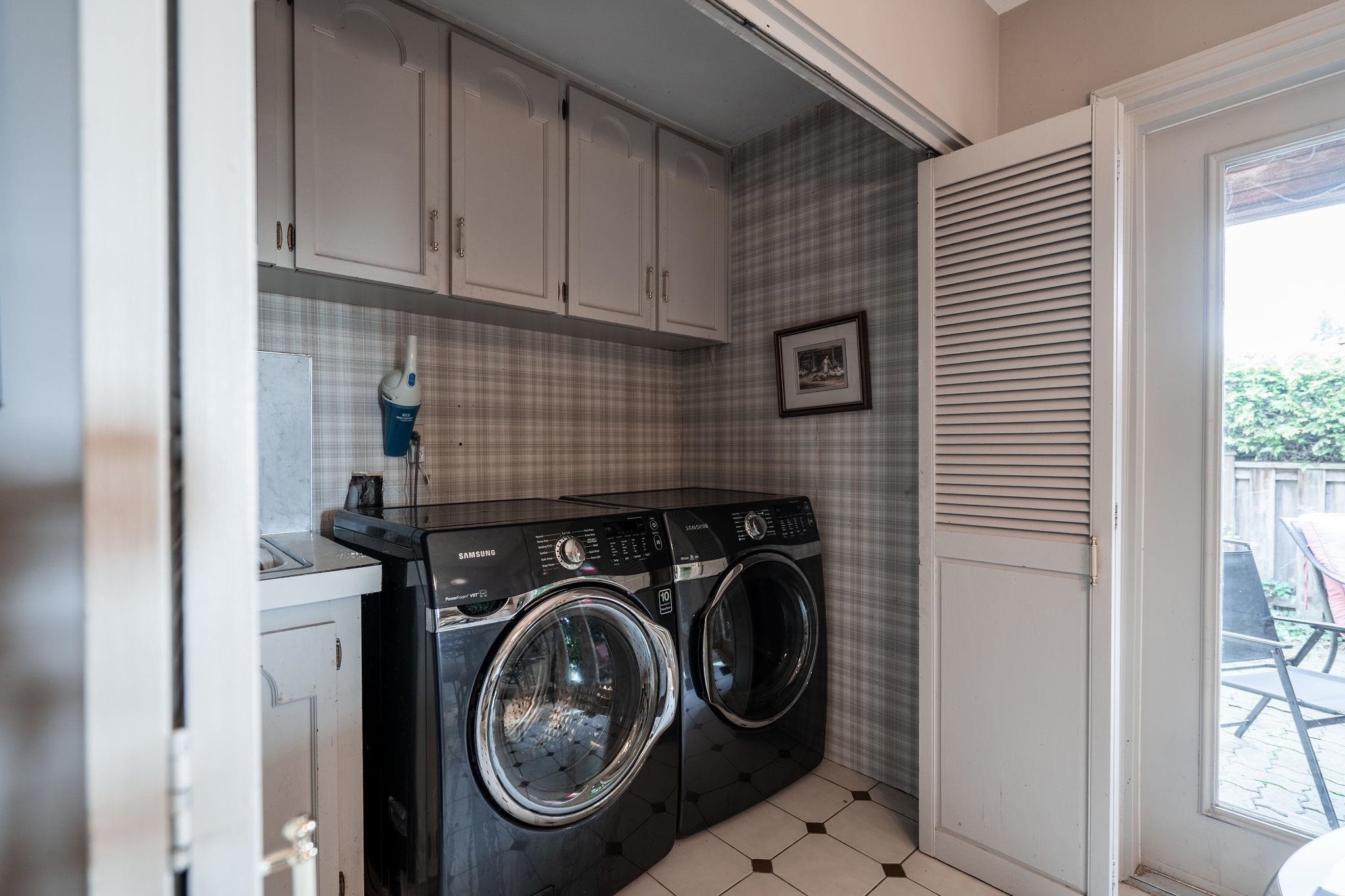 Listing image of 1192 CHARTWELL CRESCENT