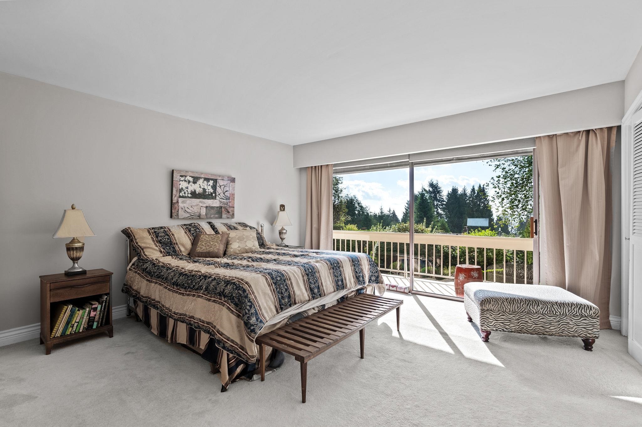 Listing image of 1192 CHARTWELL CRESCENT