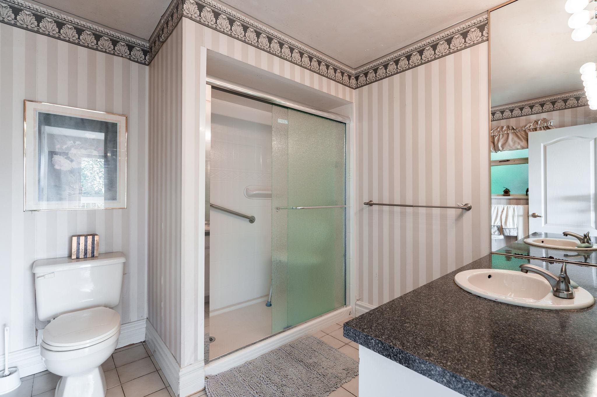 Listing image of 1192 CHARTWELL CRESCENT