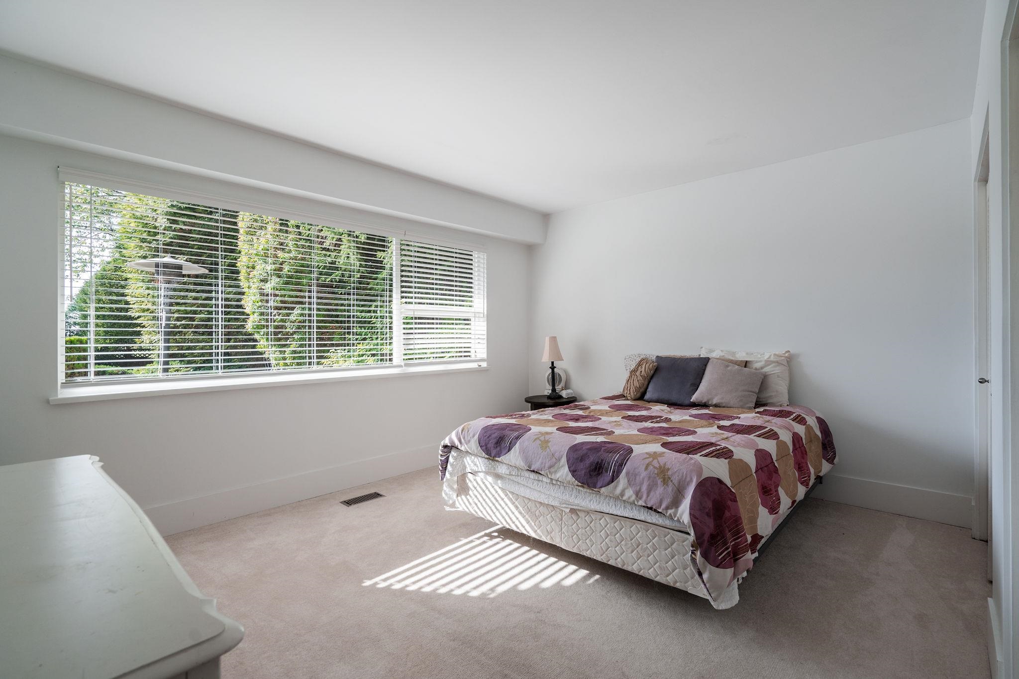 Listing image of 1192 CHARTWELL CRESCENT