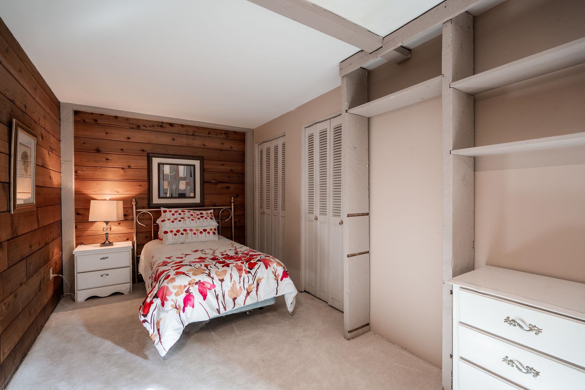 Listing image of 1192 CHARTWELL CRESCENT