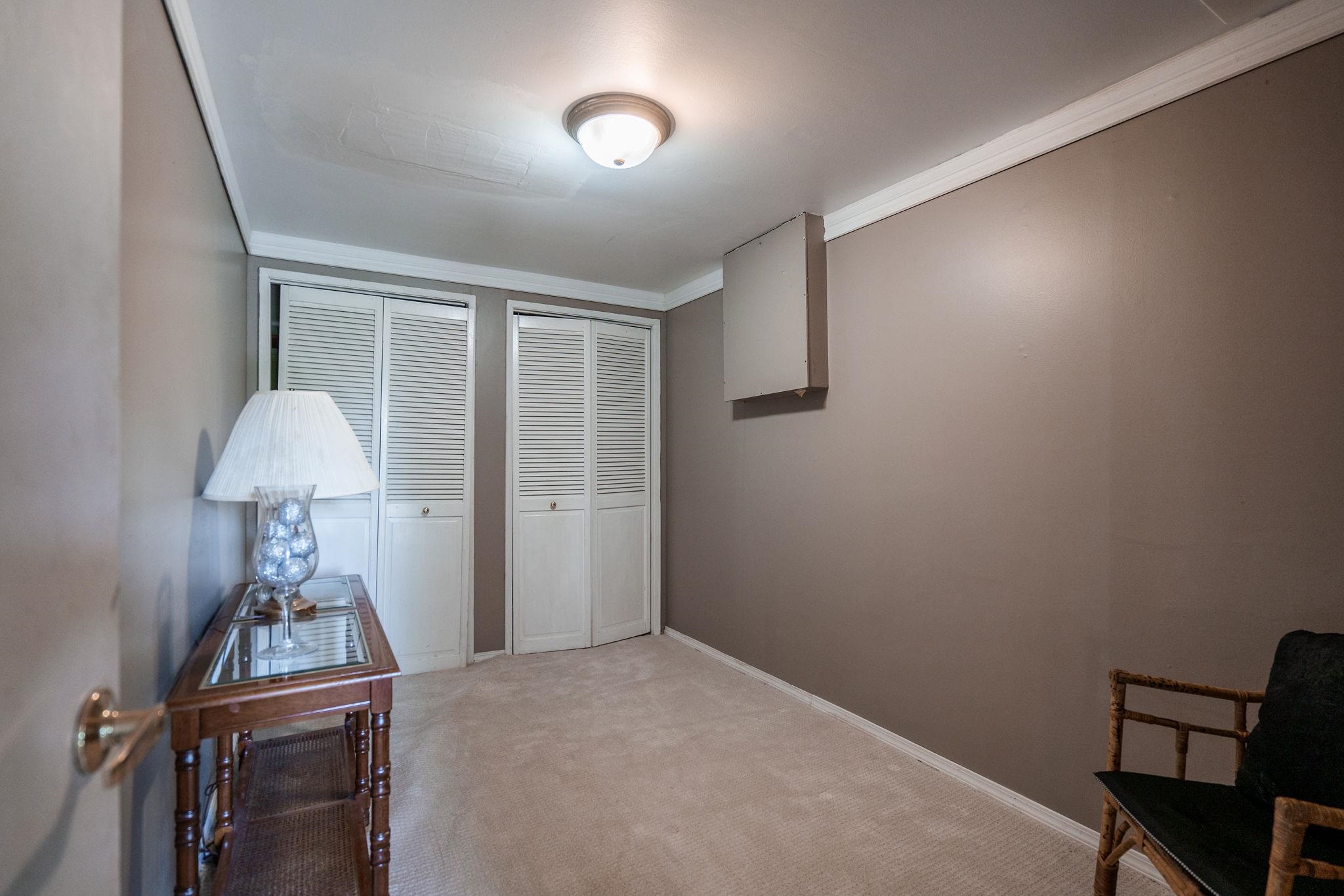 Listing image of 1192 CHARTWELL CRESCENT