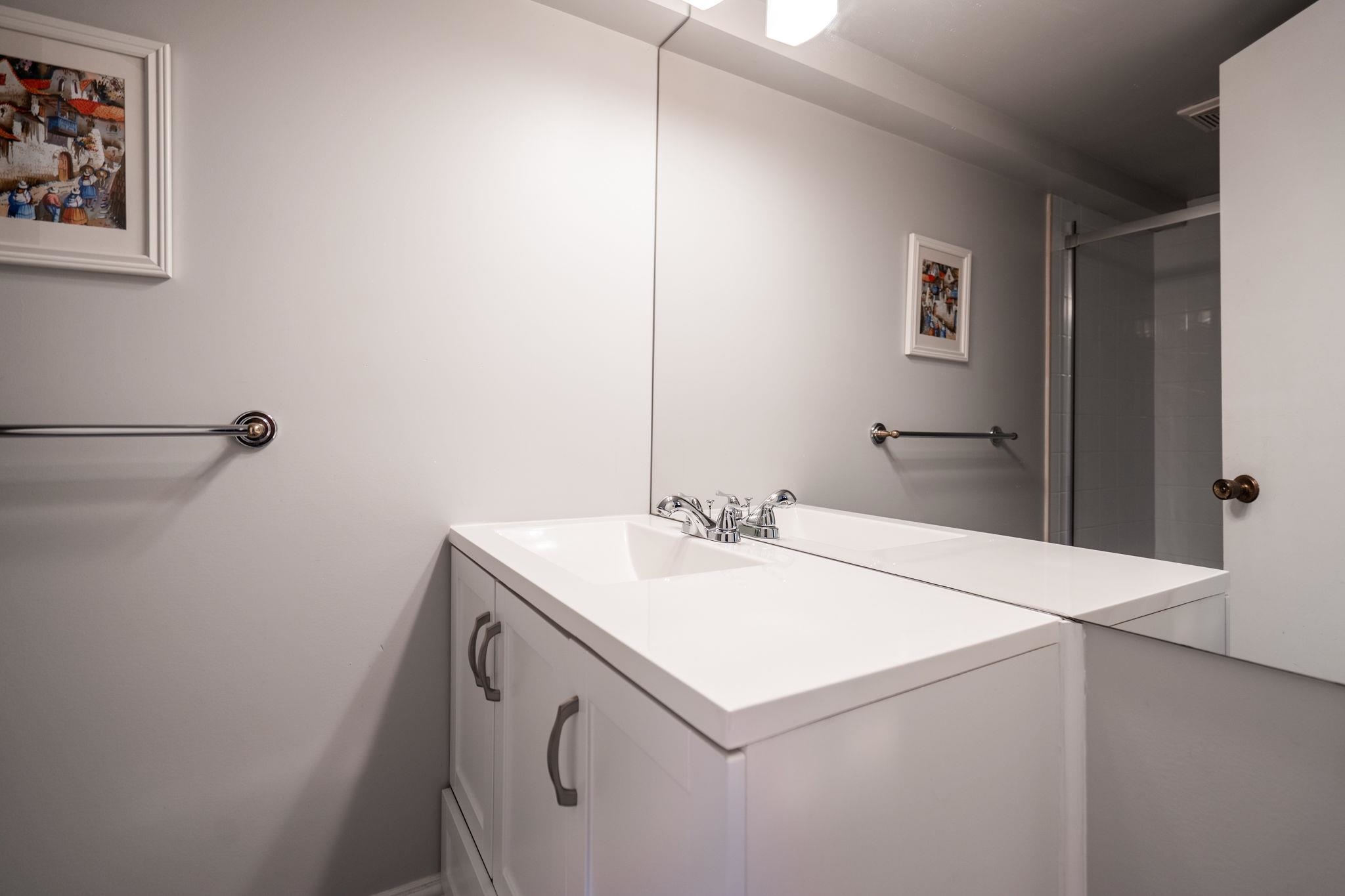 Listing image of 1192 CHARTWELL CRESCENT