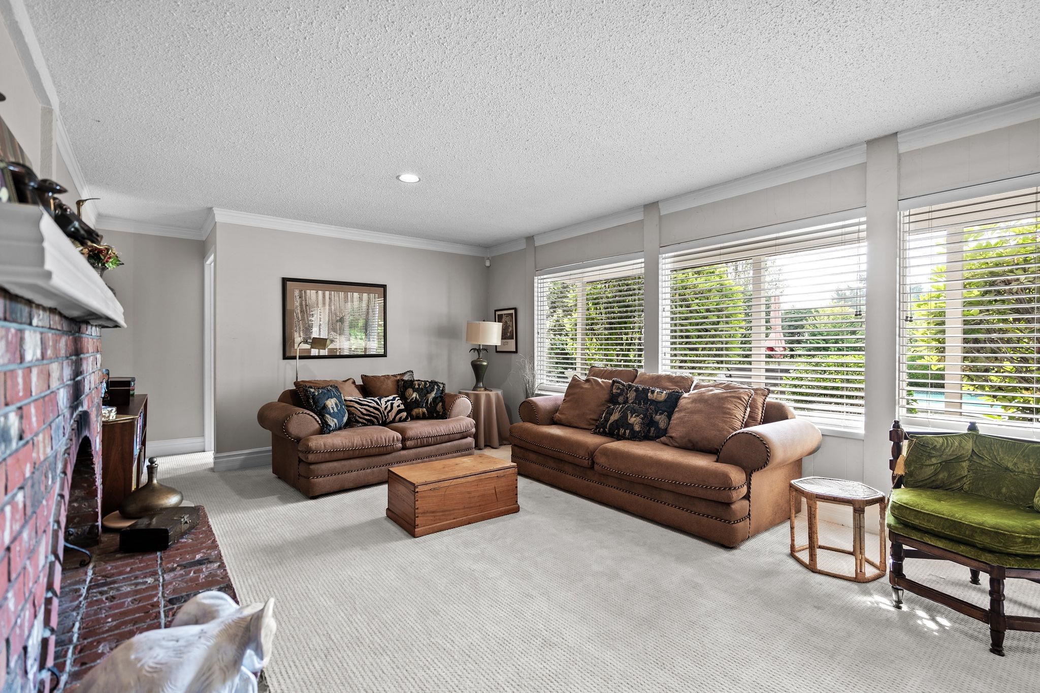 Listing image of 1192 CHARTWELL CRESCENT