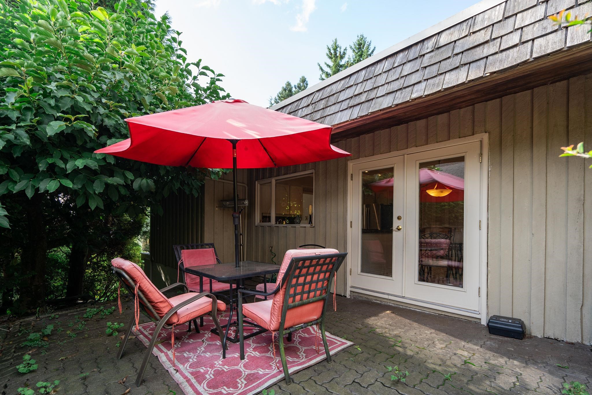 Listing image of 1192 CHARTWELL CRESCENT