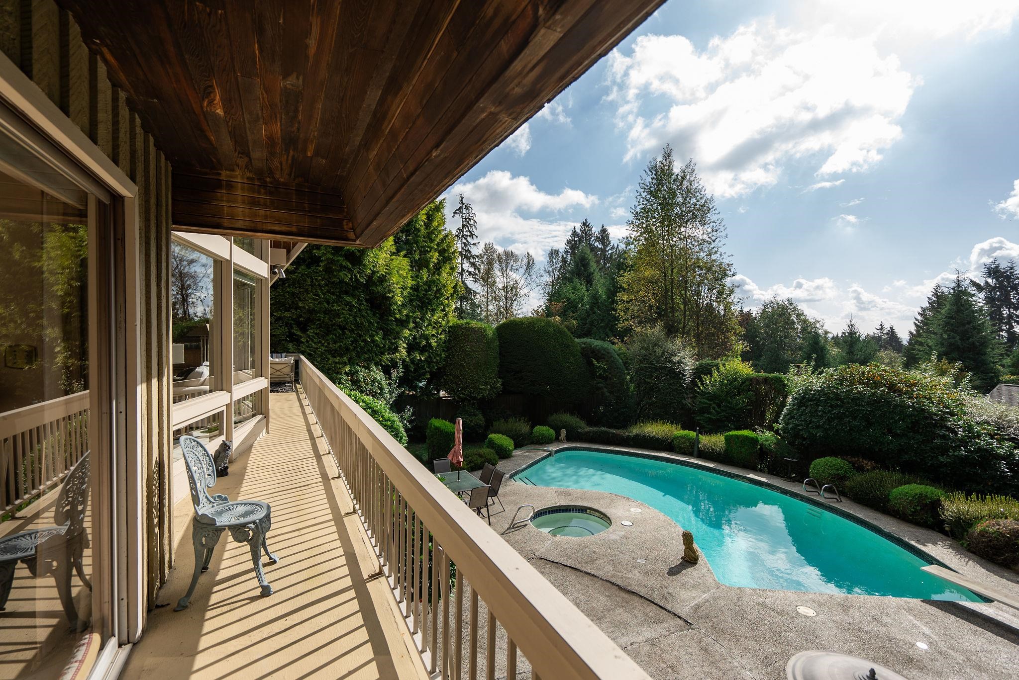 Listing image of 1192 CHARTWELL CRESCENT