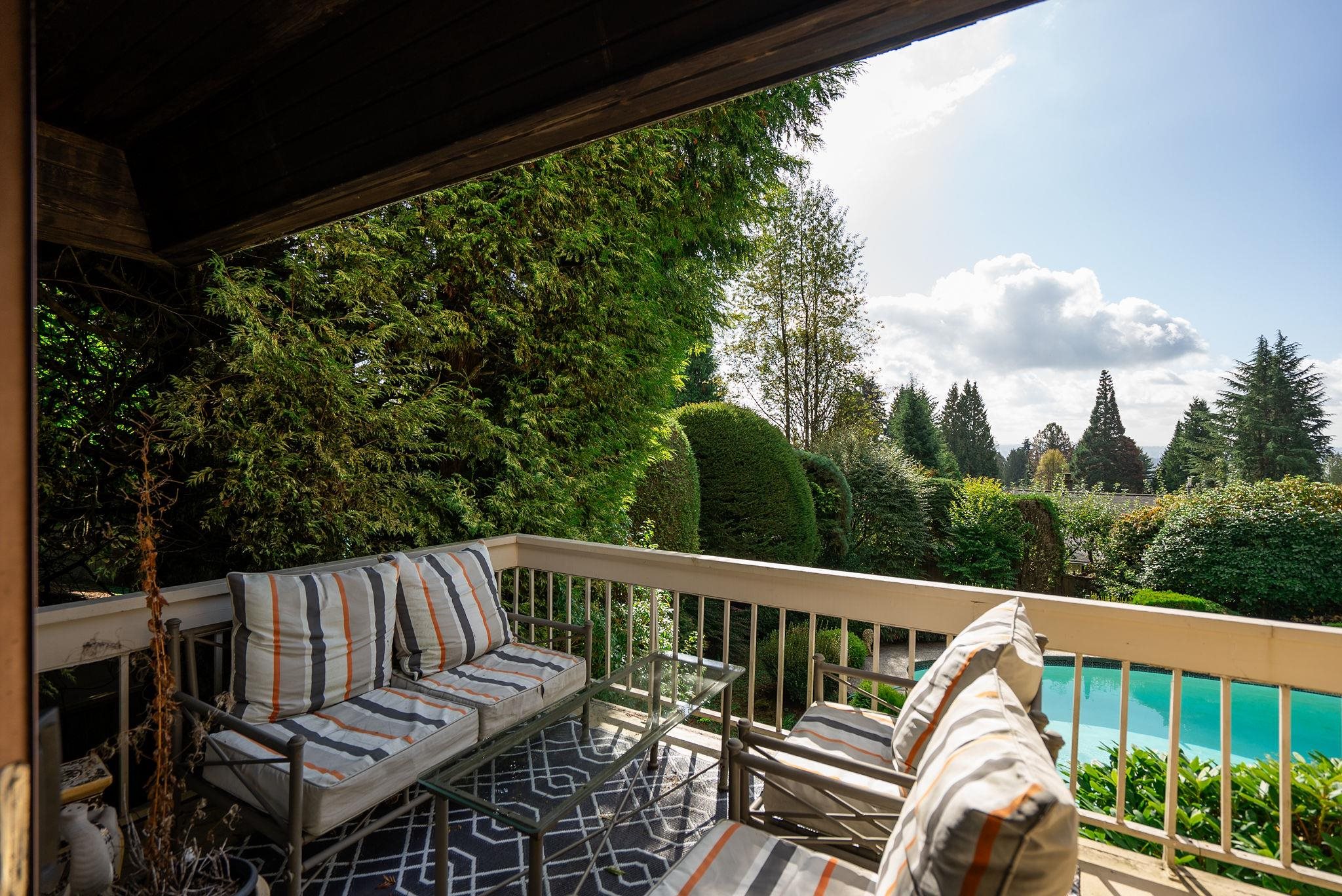 Listing image of 1192 CHARTWELL CRESCENT