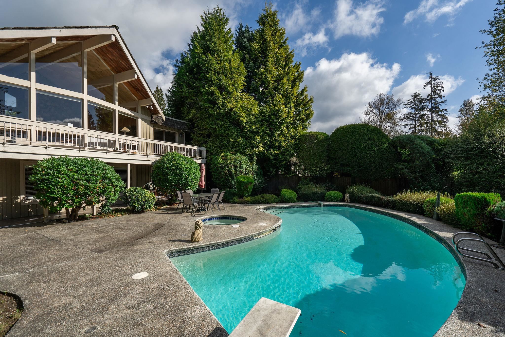 Listing image of 1192 CHARTWELL CRESCENT