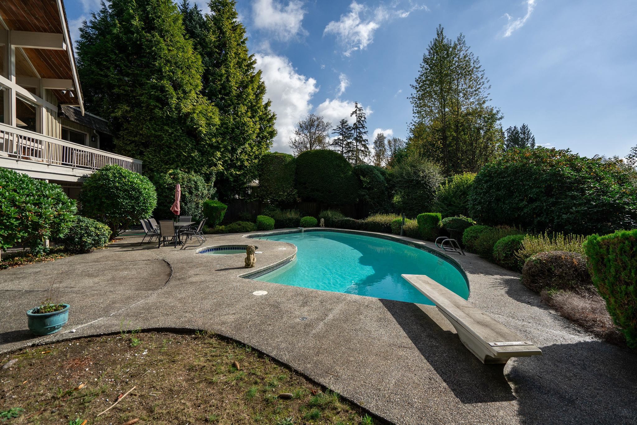 Listing image of 1192 CHARTWELL CRESCENT