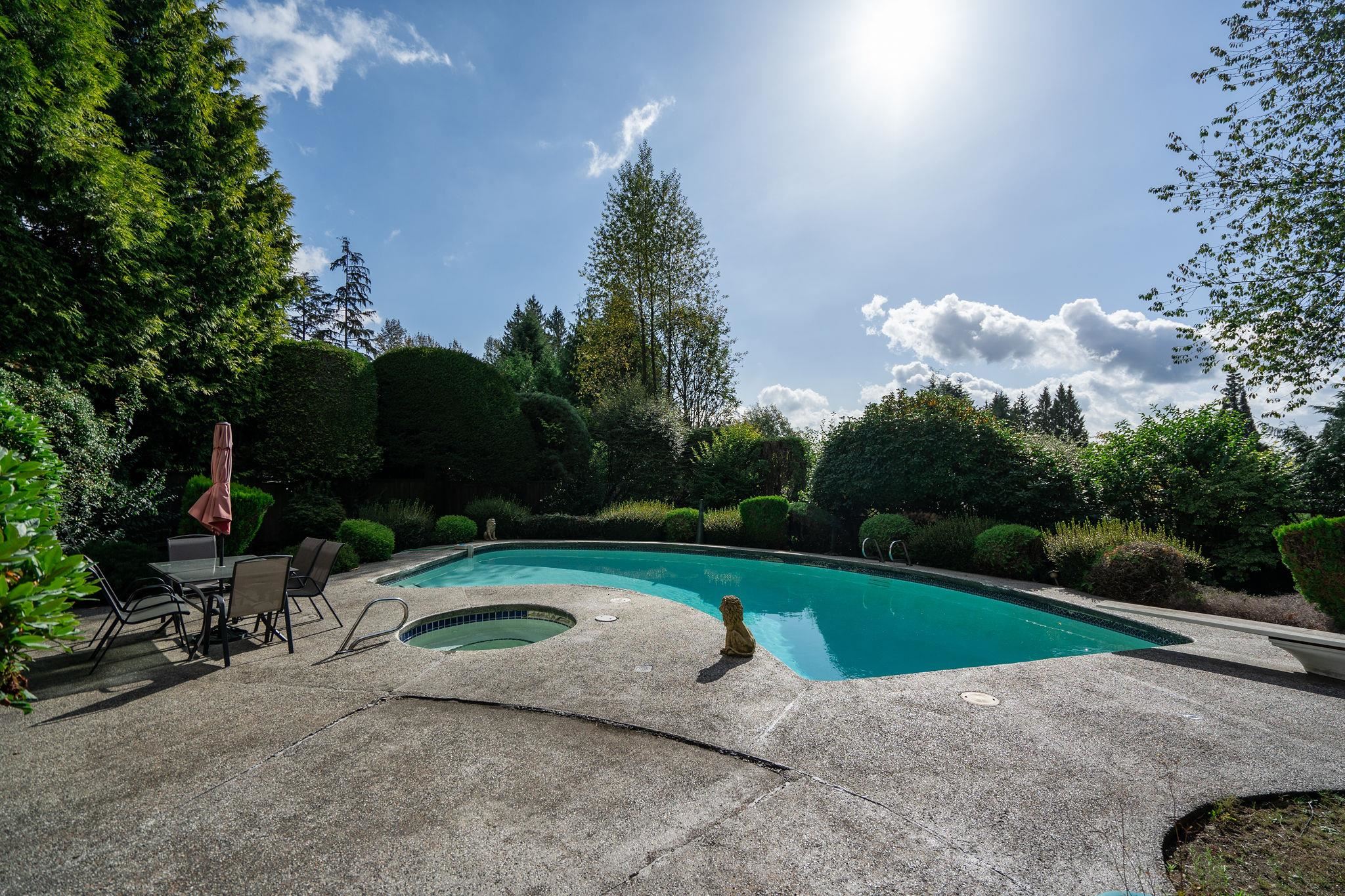 Listing image of 1192 CHARTWELL CRESCENT