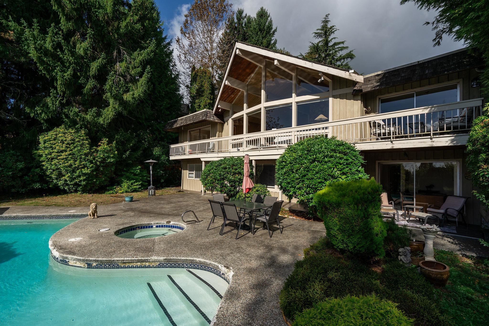 Listing image of 1192 CHARTWELL CRESCENT