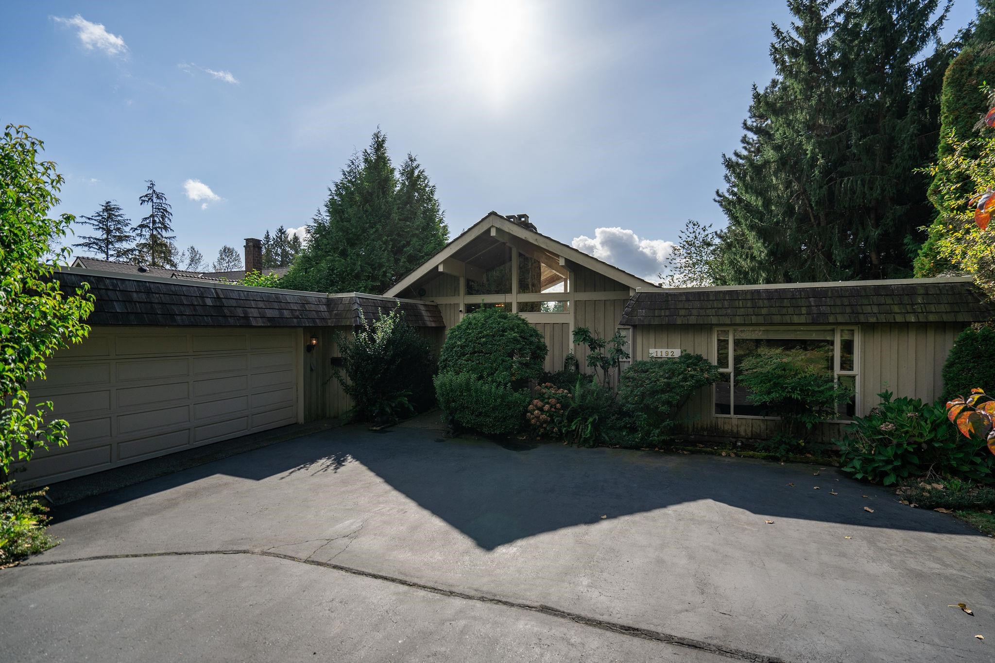 Listing image of 1192 CHARTWELL CRESCENT