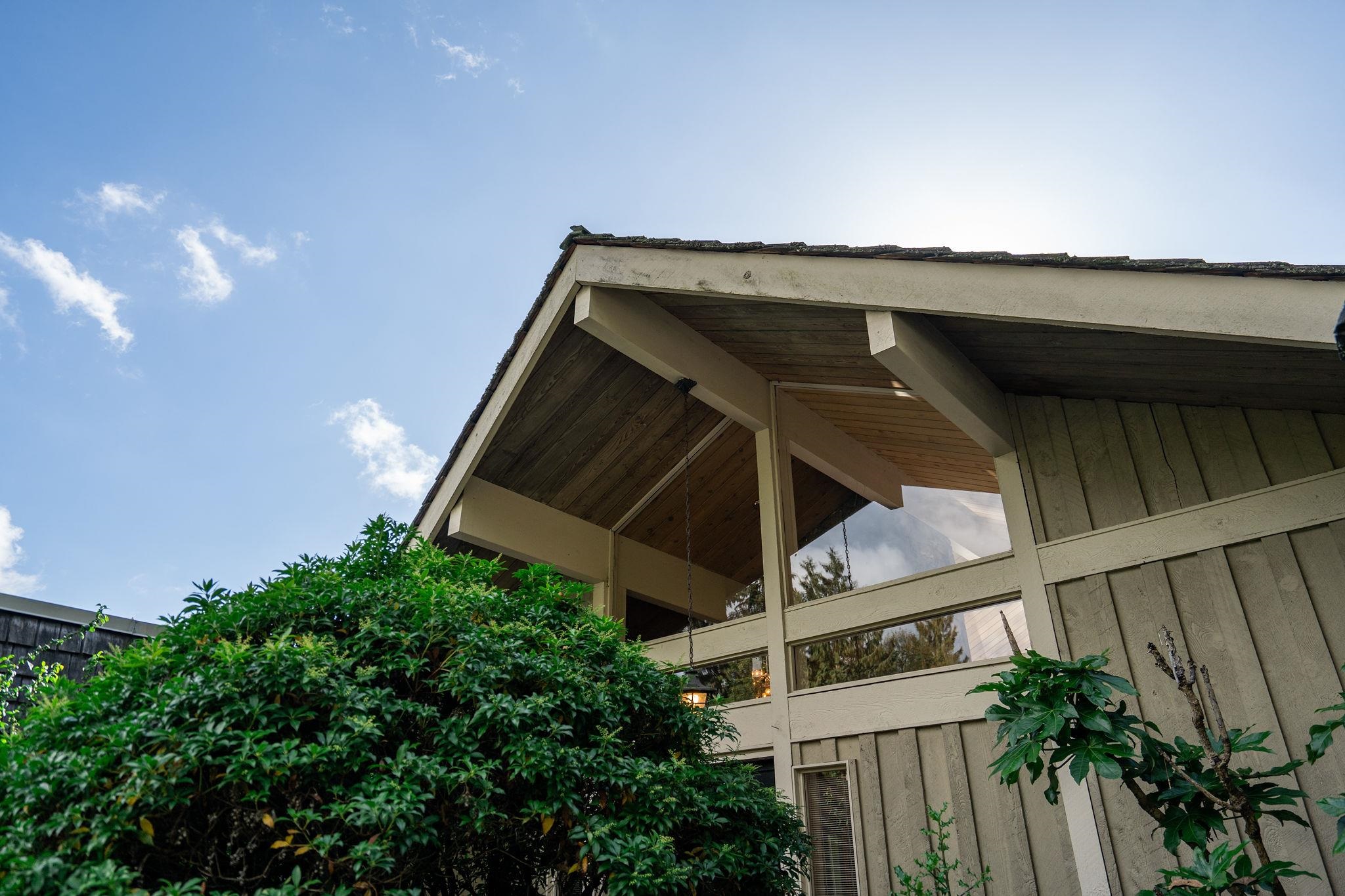 Listing image of 1192 CHARTWELL CRESCENT
