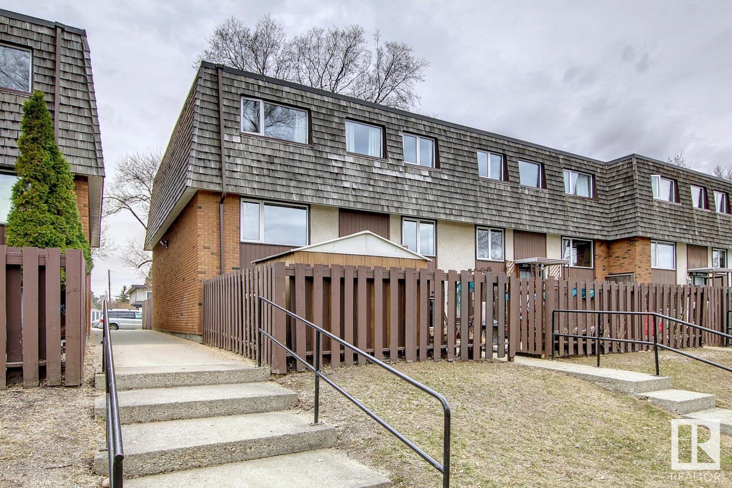 Rundle Heights Townhouse for sale:  3 bedroom 885.66 sq.ft. (Listed 4000-03-28)